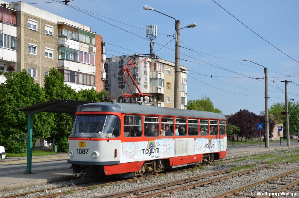 Der aus Halle (Saale) stammende T4D Nummer 1087 wartet am 03.05.2014 an der Endstation der Linie 3, dem Bahnhof Gara Aradul Nou (Bahnhof Neu-Arad) seine Abfahrtszeit ab.
