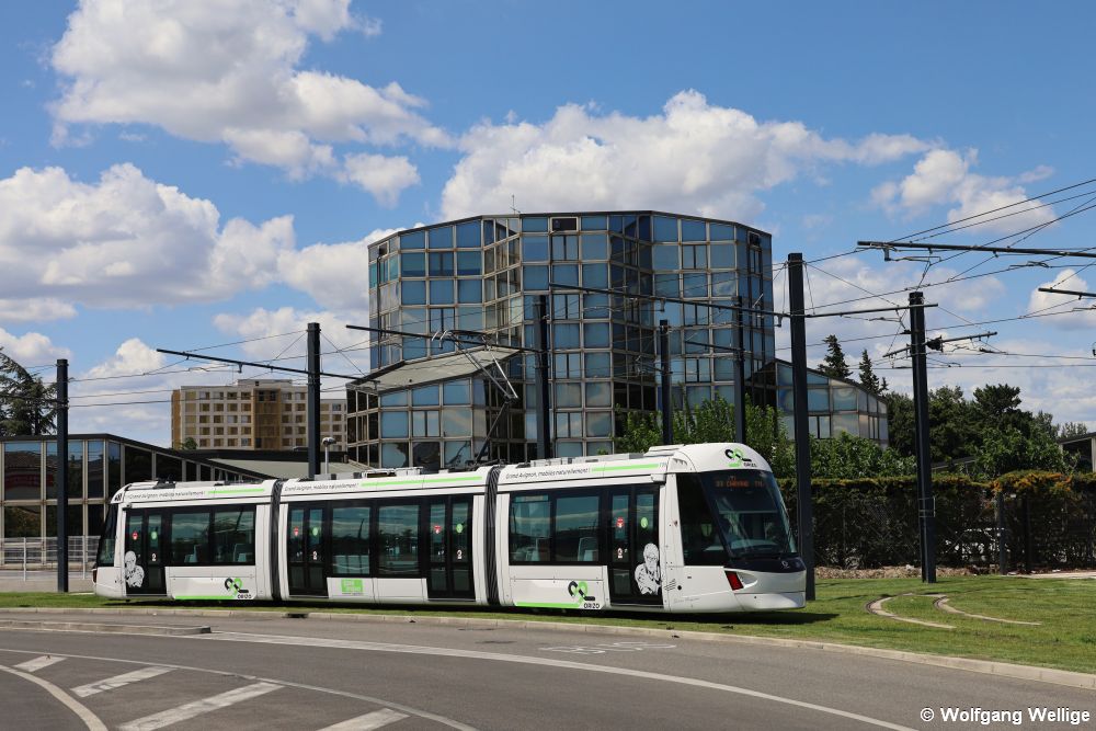 Wagen 105 befährt am 3. August 2020 die Abzweigung zum Betriebshof zwischen den Staionen Barbière und Saint Chamand
