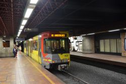 Metro Charleroi Stadtbahn in der unterirdischen Haltestele Waterloo