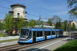 Straßenbahn Chemnitz Tram Skoda ForCity Classic 35T mit Wasserturm an der Haltestelle Kappler Drehe