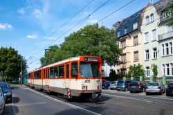 U-Bahn Frankfurt am Main Ptb Wagen als Linie U5 nahe der Station Deutsche Nationalbibliothek